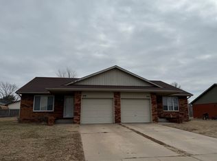 348 N Country Acres Ave, Wichita, KS 67212