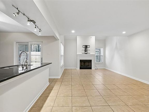 4th image of 1500 W Esplanade Ave APT 21A