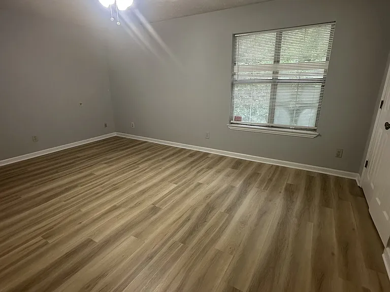 1016 Huntington Trce SE — Photo 12