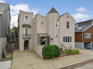 8 Curley St, Long Beach, NY 11561