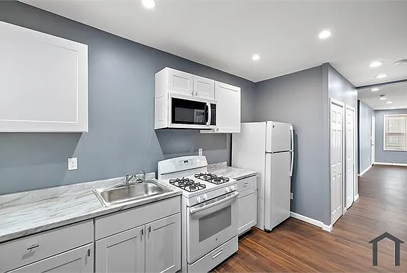 1558 Calvert St — Photo 13