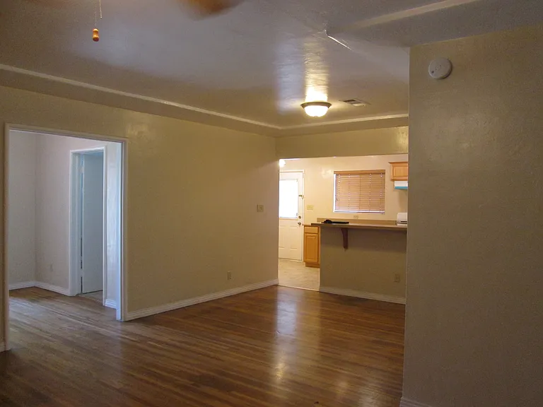 3032 N Inyo St — Photo 9