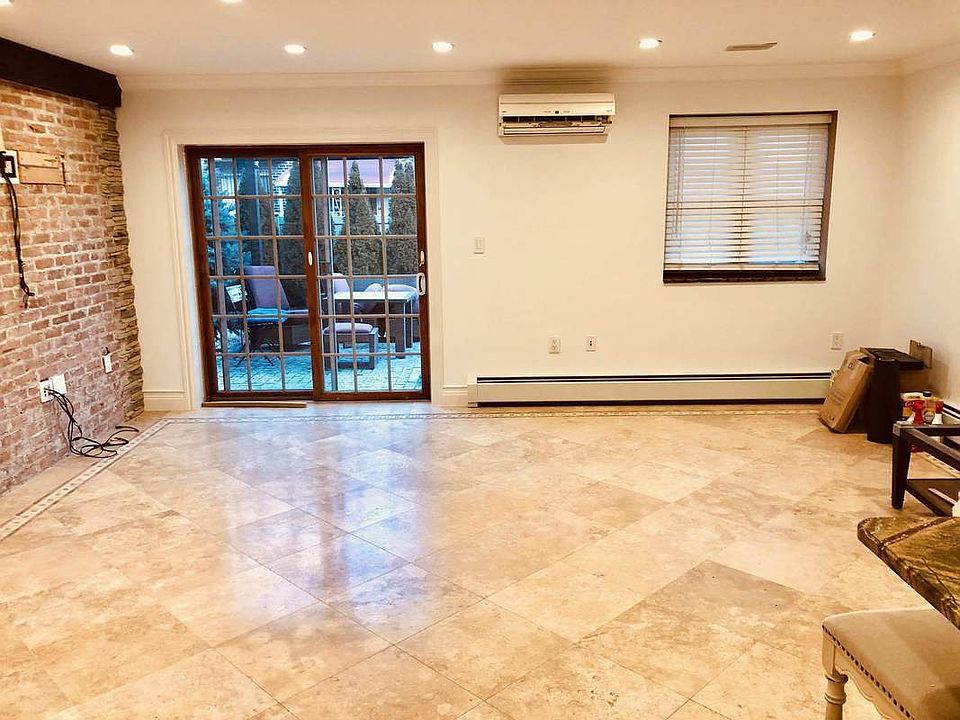 1st image of 2562 44th St #1