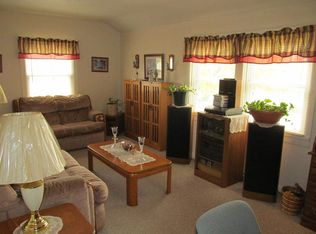 1586 N 1060th Rd, Lawrence, KS 66046