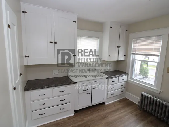 23 Grove St #B, Dover, NH 03820