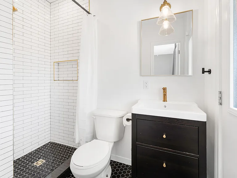327 Catherine St — Photo 29