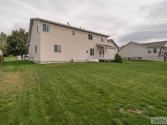2nd image of 990 Hillview Dr