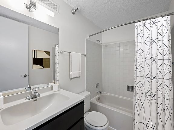 3rd image of 555-570 W Madison St #4-3406