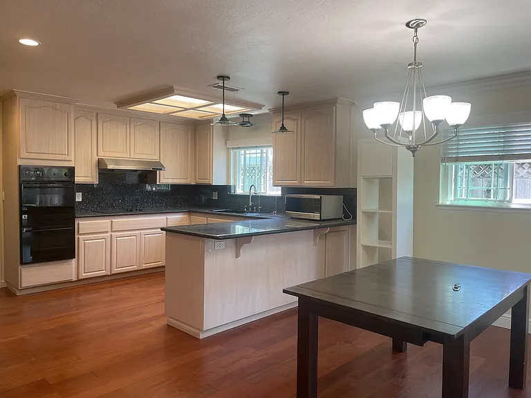 2168 Ventura Pl — Photo 7