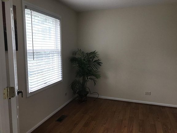 4th image of 47 Glencoe Ct APT 102-D