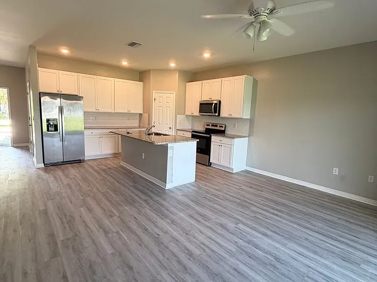 404 NE 24th Pl — Photo 8