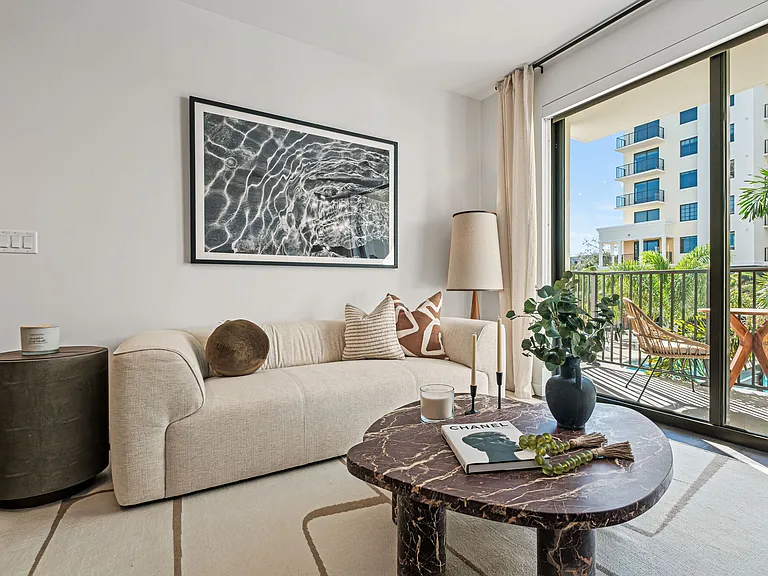 Manor Riverside — Photo 8