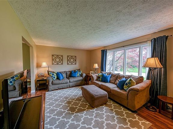 5th image of 557 Park Meadows Ct