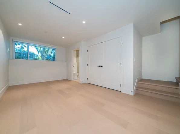 3847 W 26th Ave #2, Vancouver, BC V6S 1P3