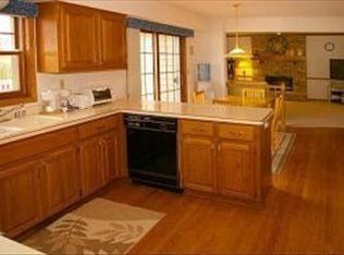17320 Bard Ln, Brookfield, WI 53045