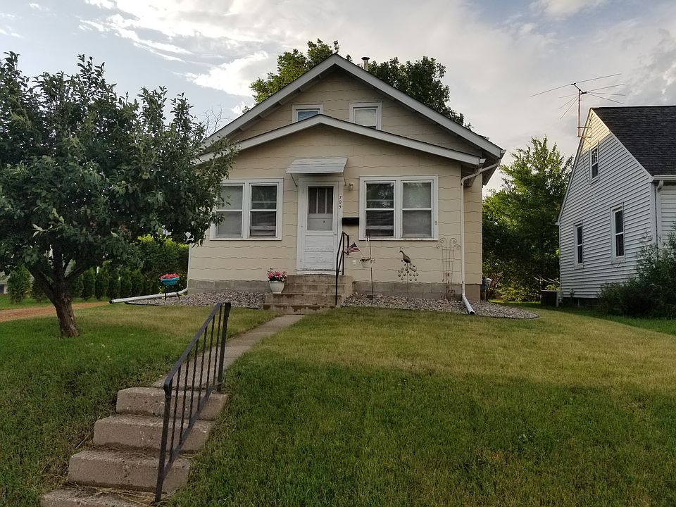 1st image of 709 Main St E
