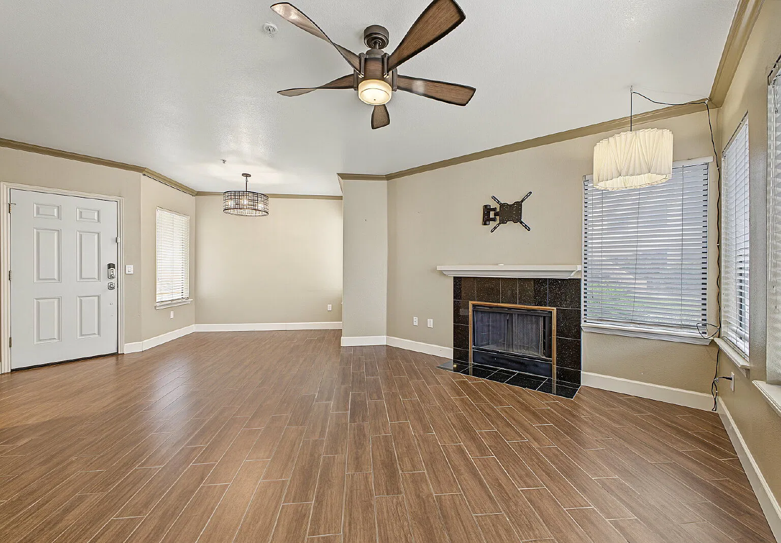 2 bed, 2.0 bath, 1073 sqft, $1,995 — Photo 3