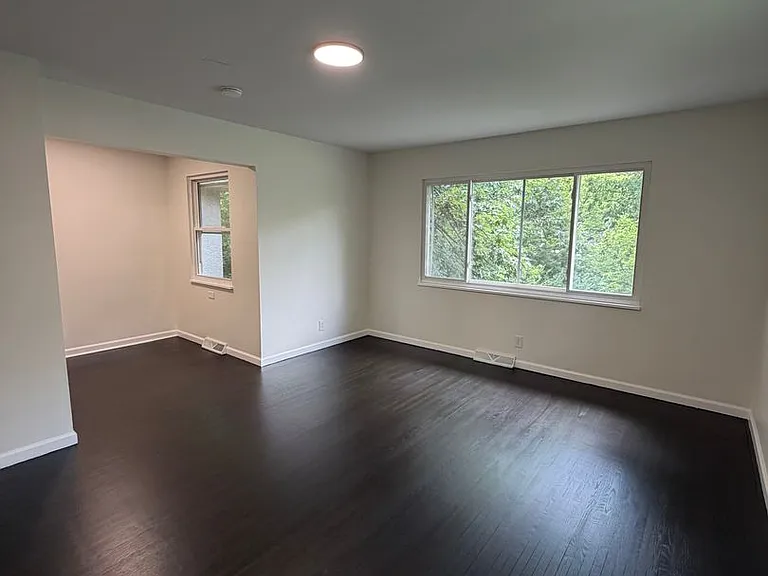 2376 Westwood Dr — Photo 4