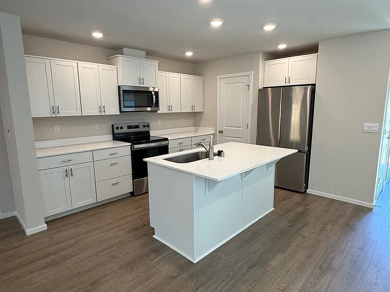 1100 SE 193rd Pl — Photo 3