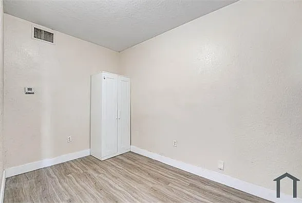 631 SW 10th St — Photo 6