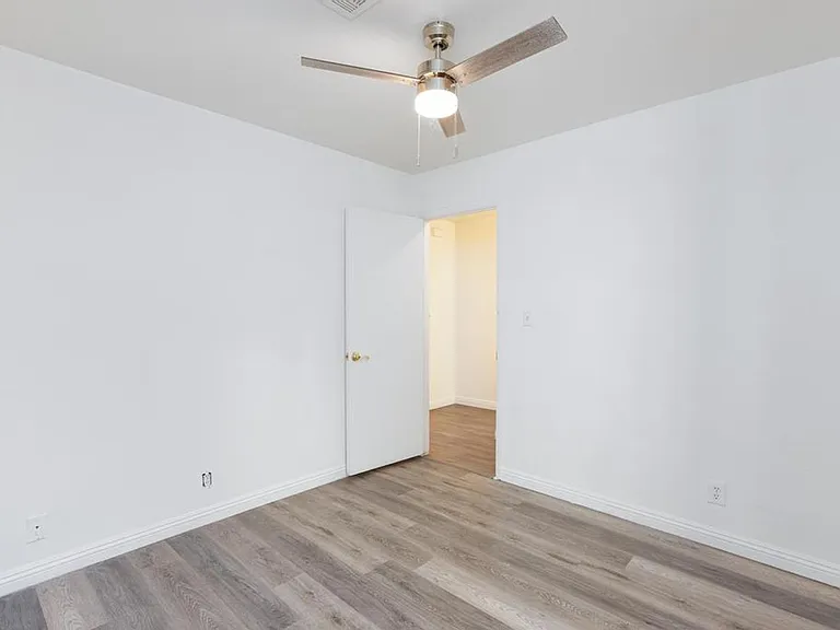 5031 Spencer St #C — Photo 15