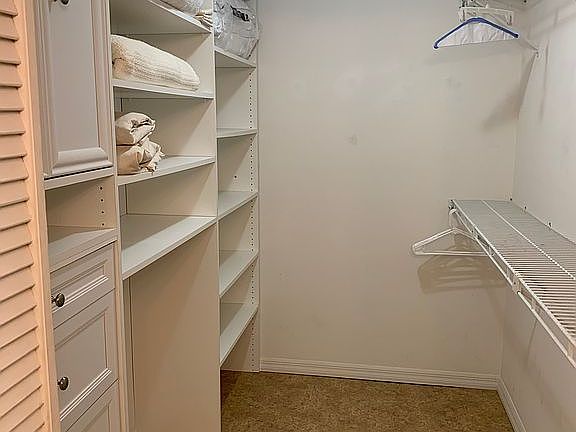 4th image of 724 Green Valley Ln
