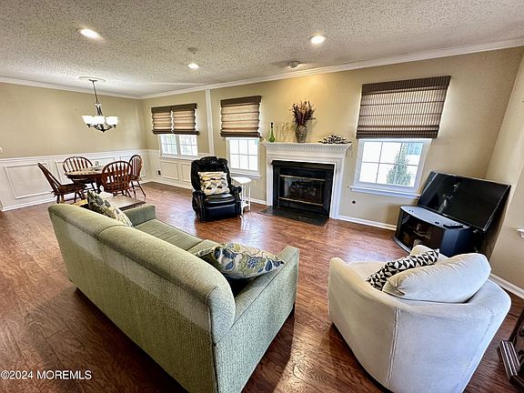 4th image of 21 Dogwood Dr