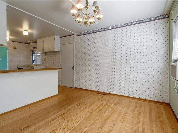 3rd image of 3645 De Soto Ave