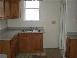 3rd image of 1463 Graber Dr