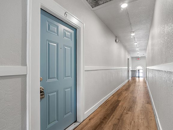 4th image of 4311 Harrisburg Blvd #4