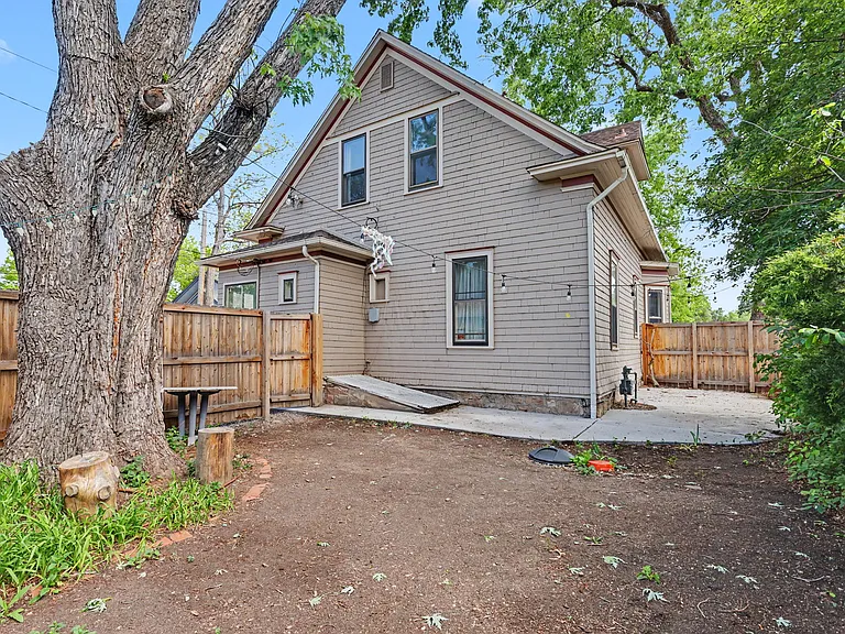 416 E Uintah St — Photo 27