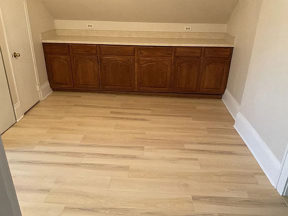4th image of 1100 Ivy Ave E