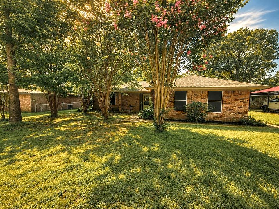 1st image of 107 Lake Dr
