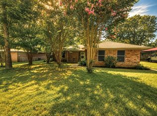 107 Lake Dr, Palestine, TX 75803