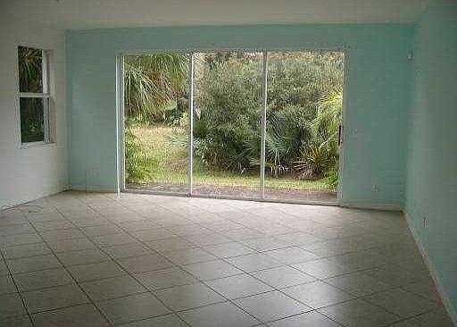 2nd image of 841 Pipers Cay Dr
