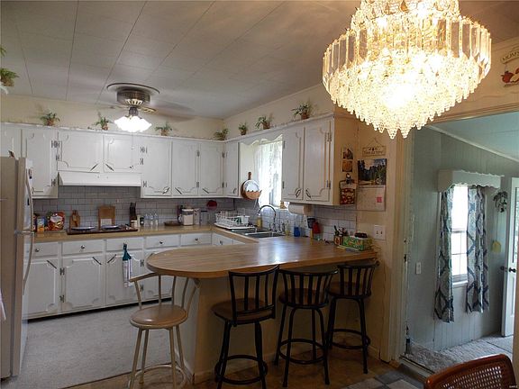 4th image of 355 Kathy Ln