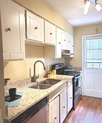 2nd image of 6611 Southpoint St