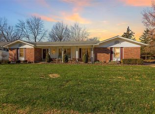 469 Chamberlin Dr, Ballwin, MO