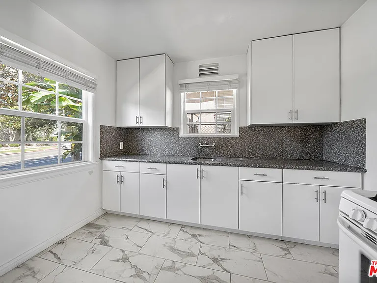 1238 S Beverly Glen Blvd #1 — Photo 6