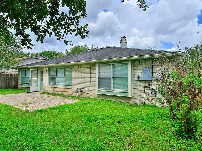 18531 Lippizaner Dr — Photo 32
