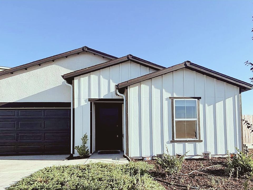 House with 2 car garage