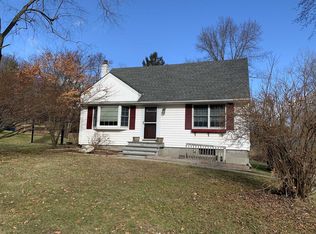 11 Ridge Rd, Poughkeepsie, NY 12603