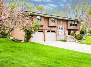 1814 Trafalgar Dr, Saint Joseph, MI 49085