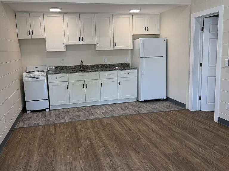 2024 Riverdale St #11 — Photo 8