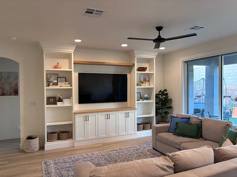897 W Firelight Dr — Photo 2