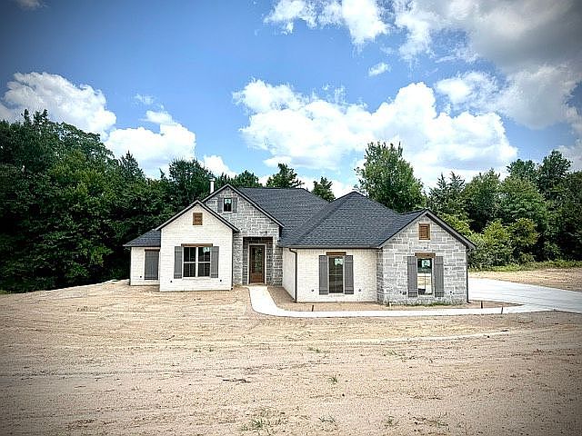 1st image of 409 Brooks Dr