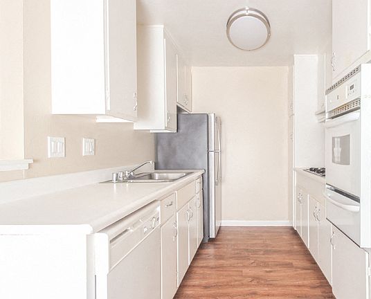 4th image of 438 Ventura Ave #3