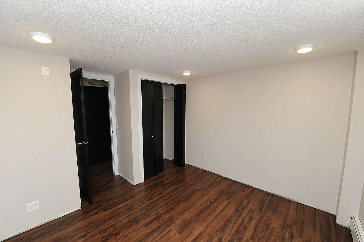 1640 12 Avenue S.W. — Photo 3