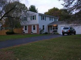 9 Arrowhead Rd, Pittsford, NY 14534