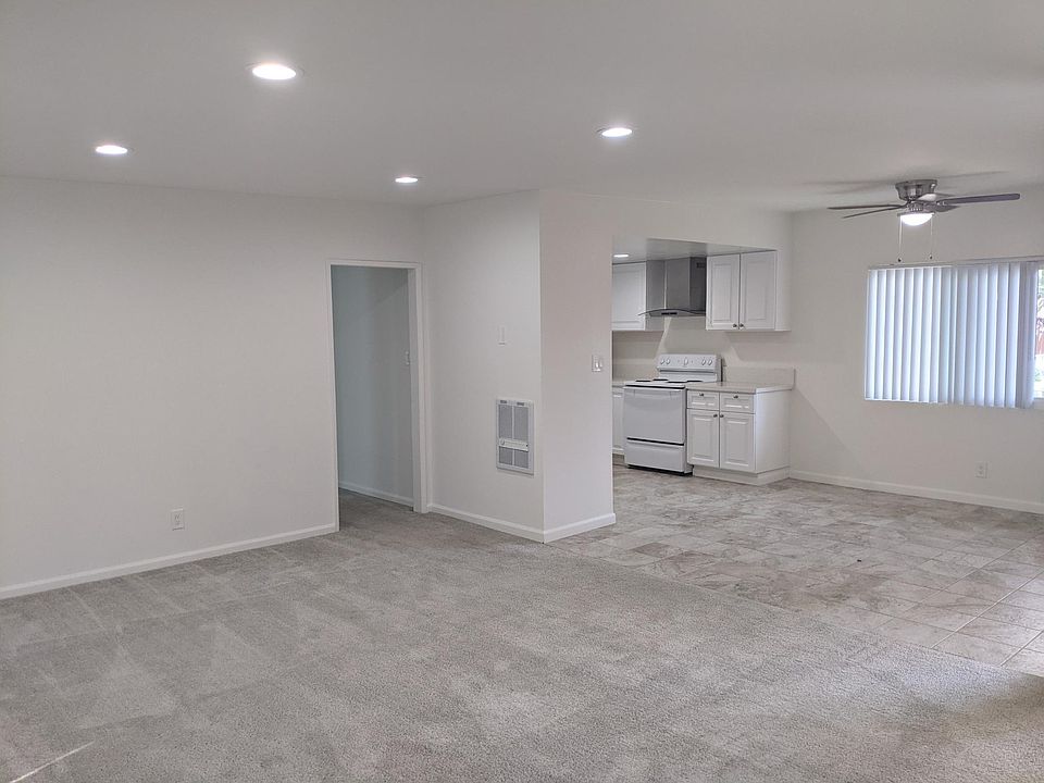 Living room/dining open floor plan